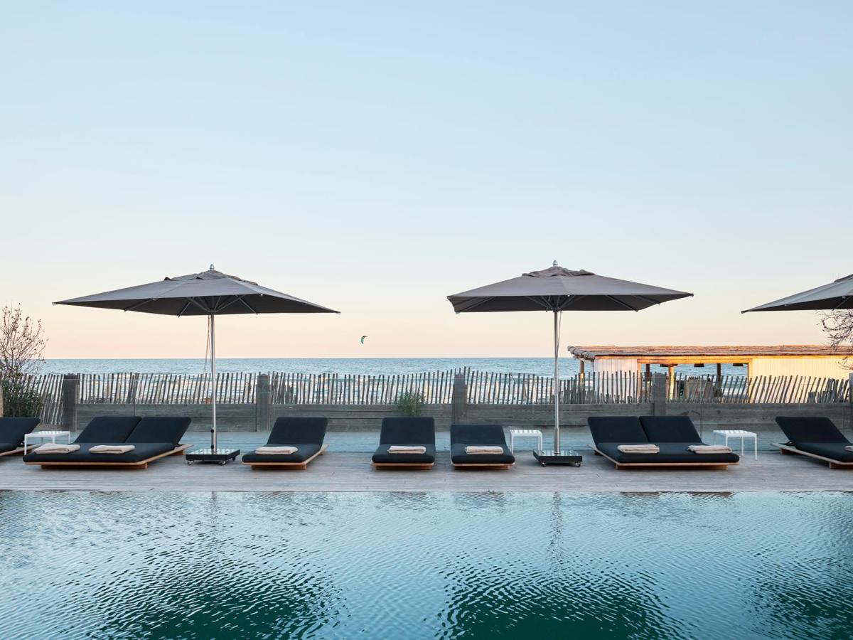 Hotel Plage Palace & Spa Palavas-les-Flots Exterior foto The rooftop pool at the Hotel