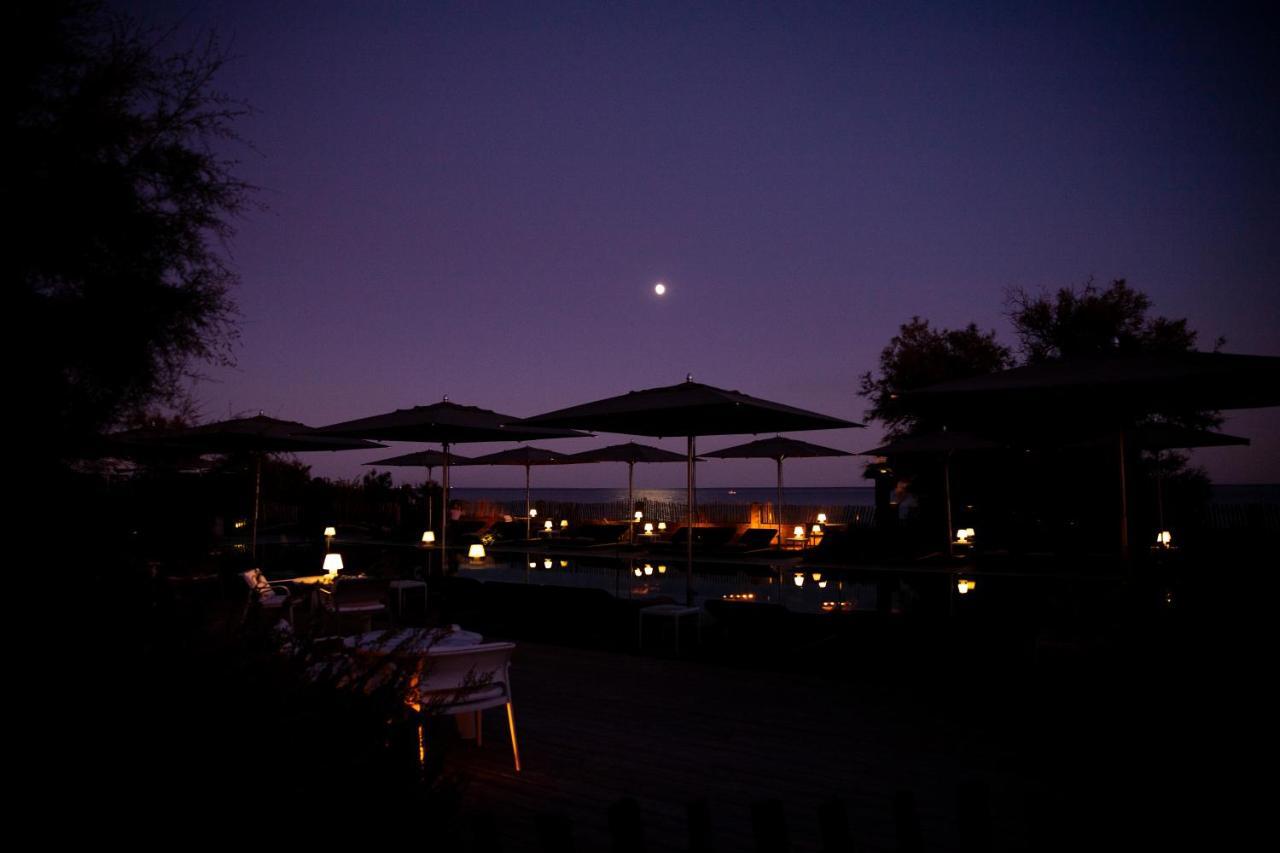 Hotel Plage Palace & Spa Palavas-les-Flots Exterior foto Moon over the beach